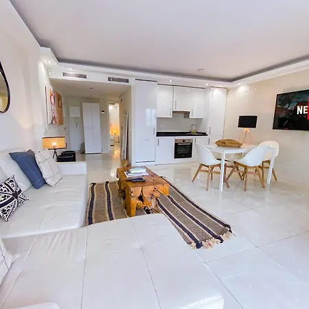 Lovely 2 Bedroom With Garage In Puerto Banus Appartement Marbellac