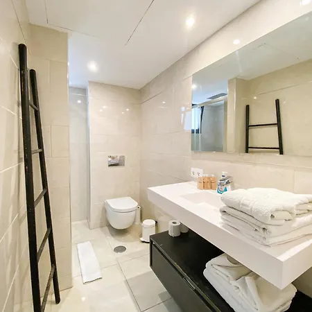 Lovely 2 Bedroom With Garage In Puerto Banus Apartment Marbella