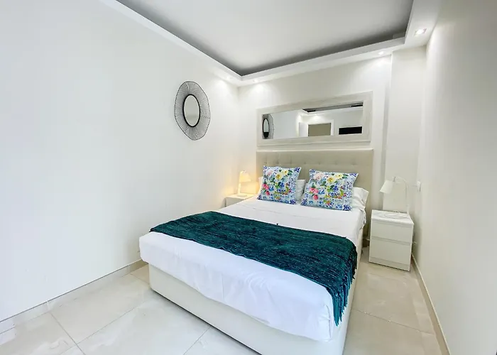 Lovely 2 Bedroom With Garage In Puerto Banus Apartment *