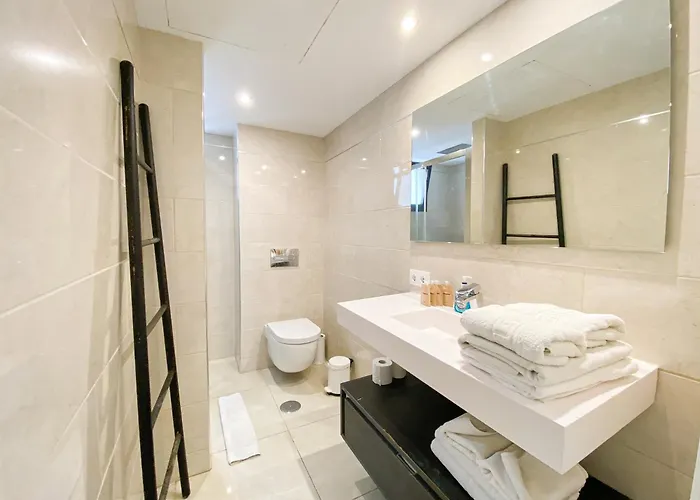 Lovely 2 Bedroom With Garage In Puerto Banus Apartment Marbella