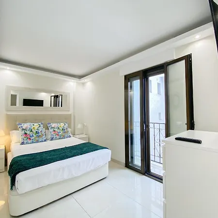 Lovely 2 Bedroom With Garage In Puerto Banus Lejlighed *